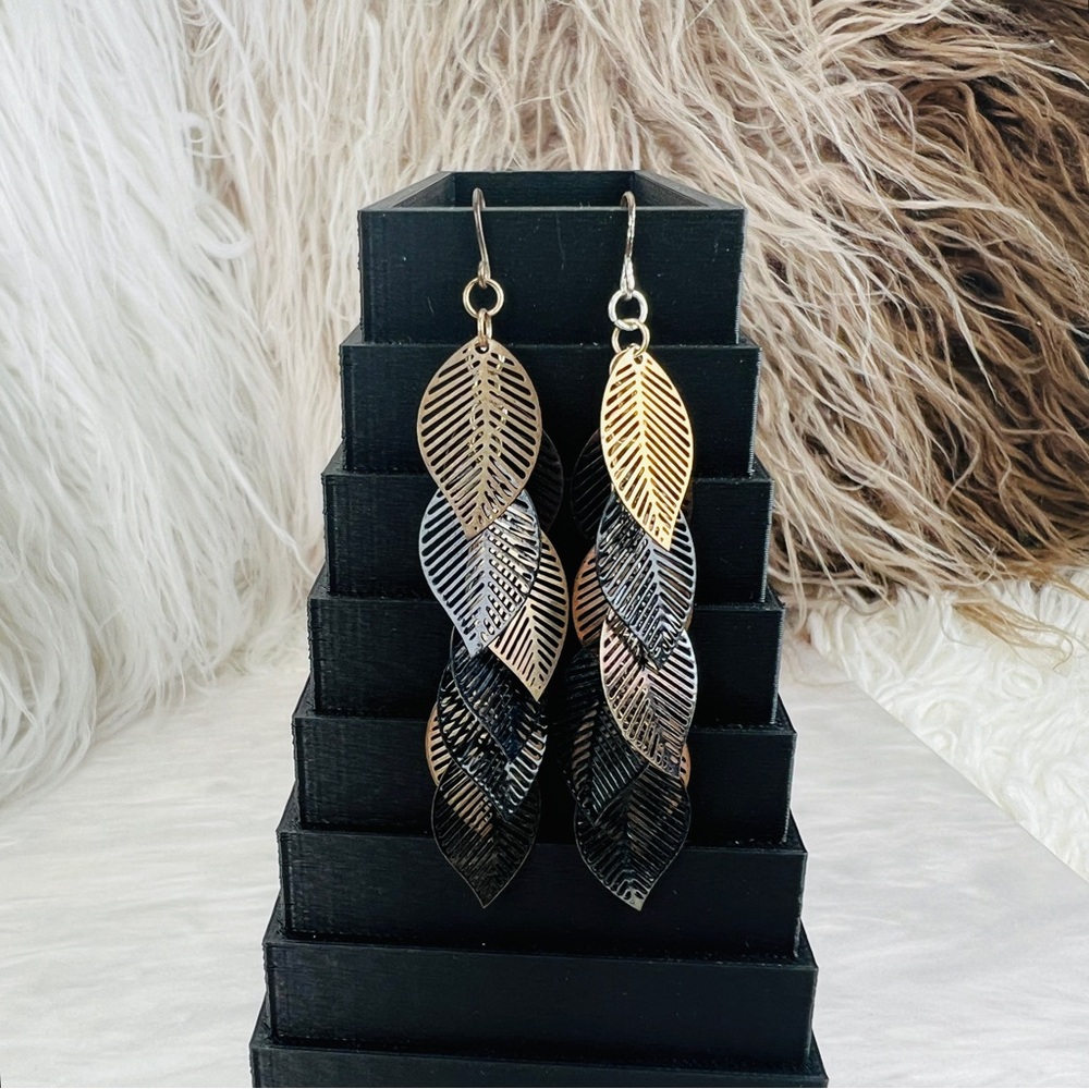 Beautiful Lightweight Multitone Leaf Dangle Pierc… - image 6